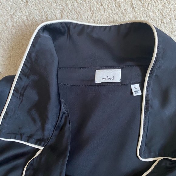 Black Aritzia Wrap Top with White Piping - Picture 4 of 9